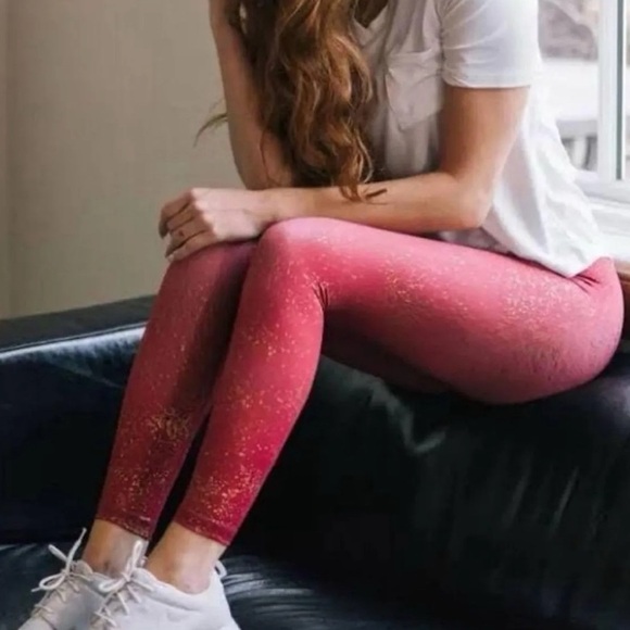 NWT ZYIA Active Red Stay Gold Light n Tight Hi-Rise 7/8 24” Leggings in Size 4! - Picture 2 of 10